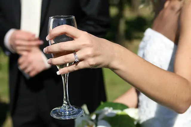 Boda aromatizada, brindis con copas